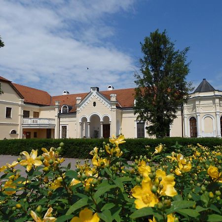 Wellness Hotel Kastiel Jaslovske Bohunice Экстерьер фото