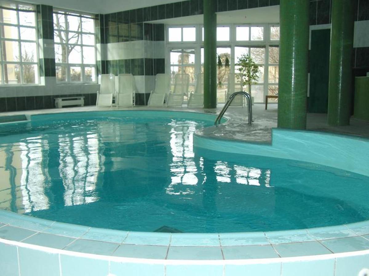 Wellness Hotel Kastiel Jaslovske Bohunice Экстерьер фото